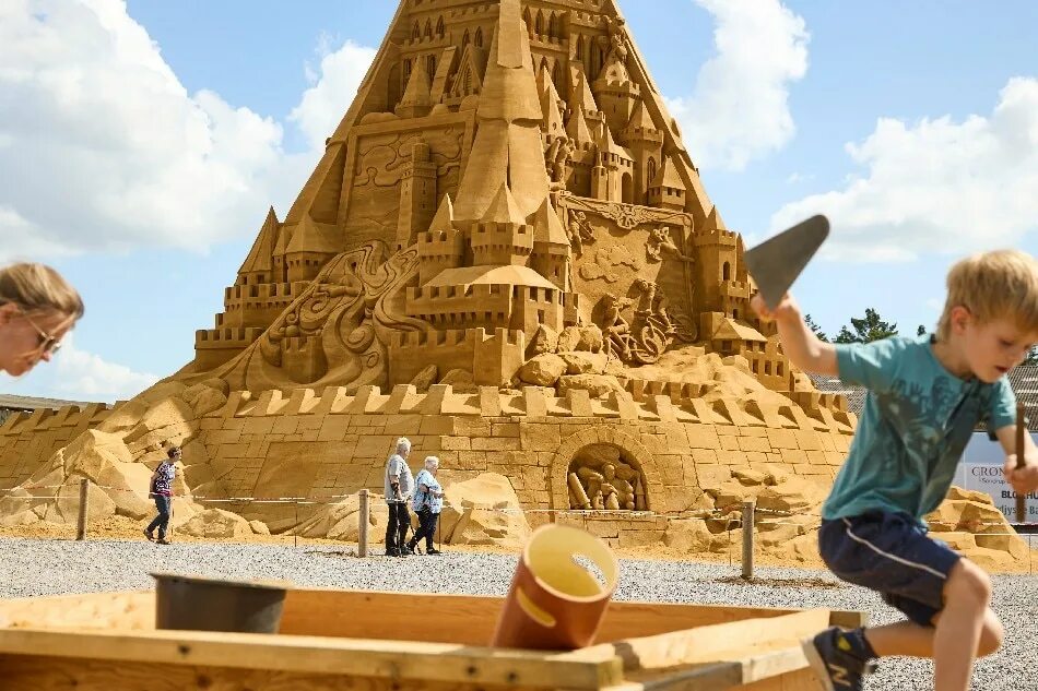 I making sandcastle