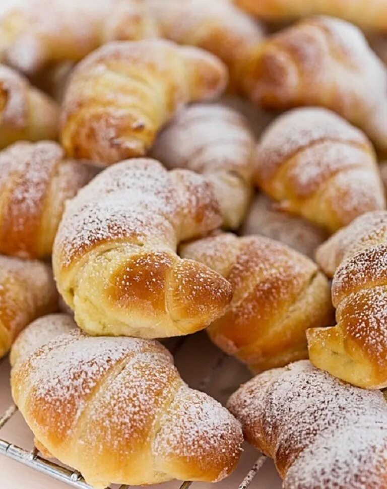Сочная шарлотка с яблоками. Пирог. Домашняя выпечка сладкая рецепты. Интересная выпечка. Сочный яблочный пирог.