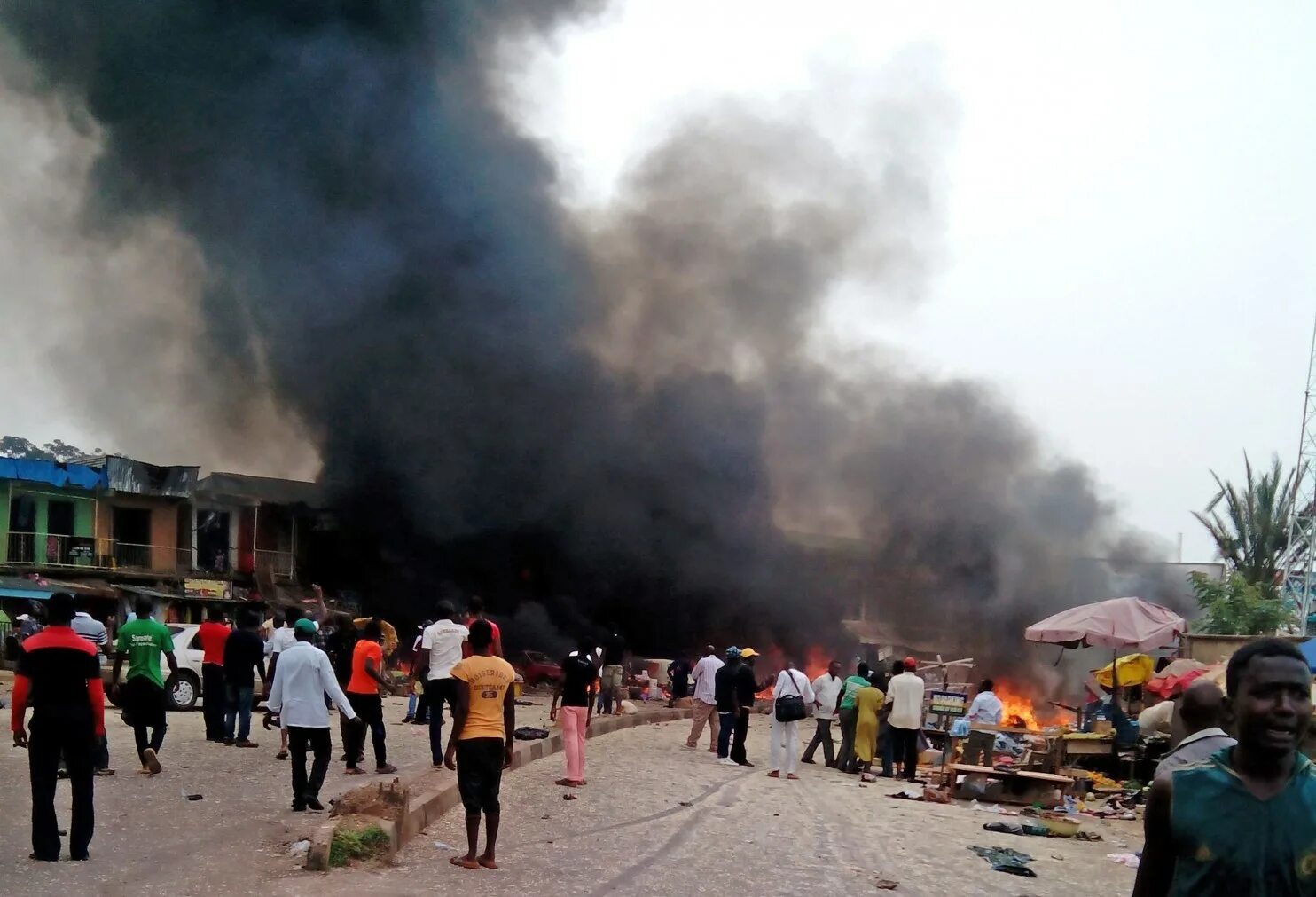 5 мая 2014 г. Атака Боко харам в Нигерии 2014. Атака Боко-харам в Нигерии 5-6 мая 2014. Атака Боко-харам в Нигерии. Более 300 погибших. Атака Боко-харам в Нигерии город Гамбору.