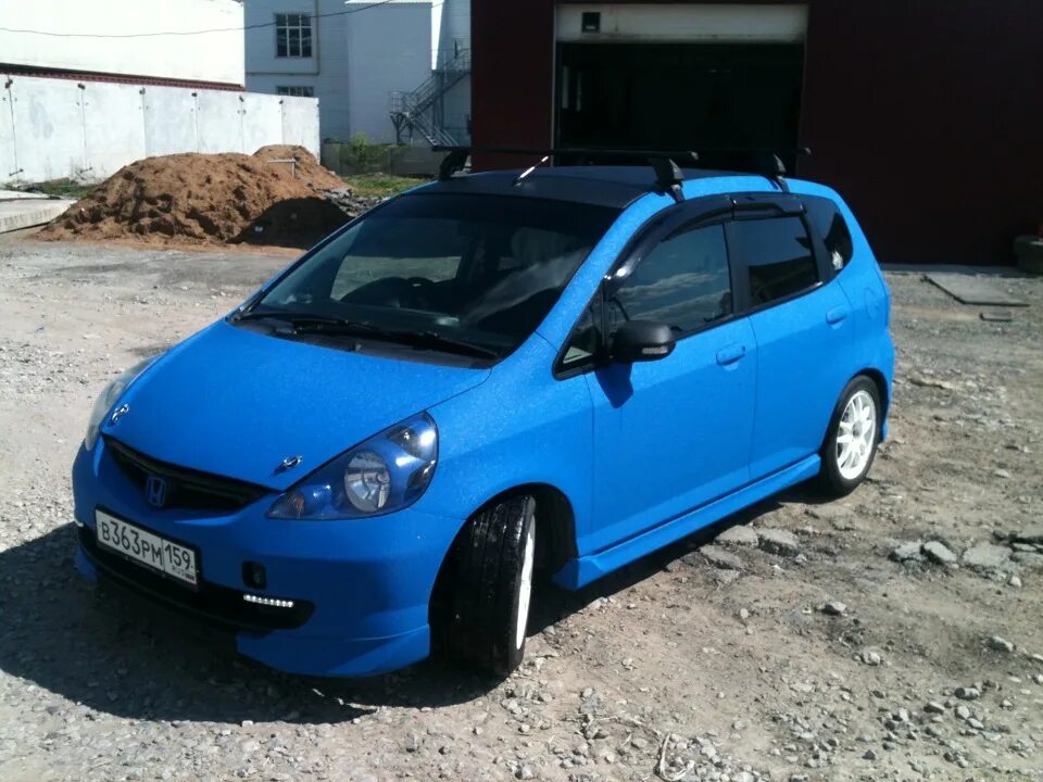 Купить хонда фит в новосибирском. Honda Fit 2002. Хонда фит 2000 года. Хонда фит 2002 синий. Хонда фит 2002.