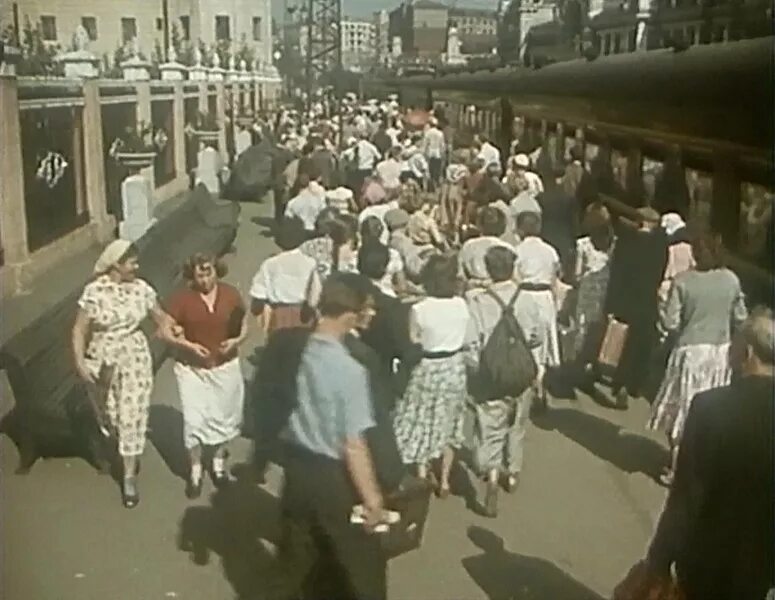 девушка без адреса какой вокзал. девушка без адреса фильм 1957 светлана карпинская. девушка без адреса афиша. девушка без адреса съемки фильма на комсомольской. фильмы рязанова девушка без адреса.