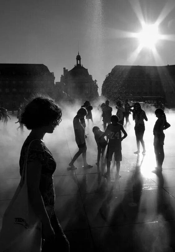 Мир черным стал. Художественная фотография. Черно-белая жизнь. Черно белые картинки. Художественная фотография чб.