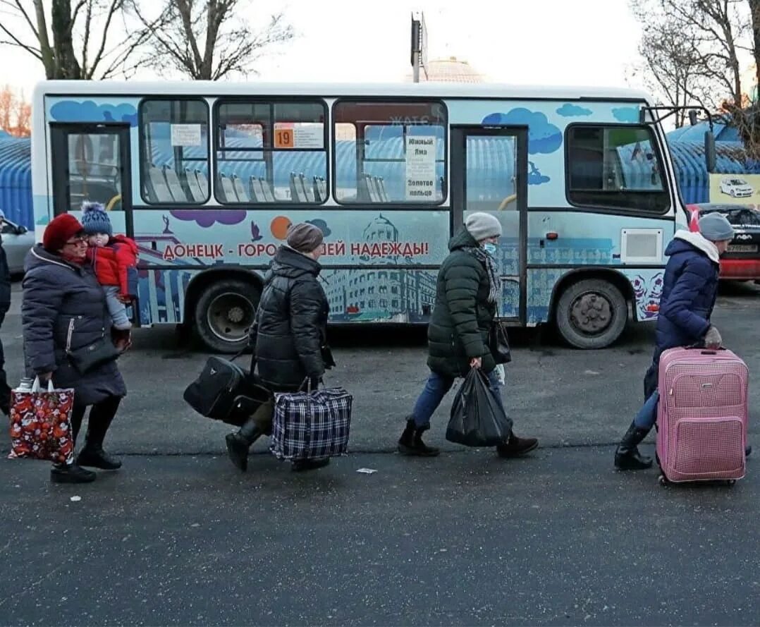 Поможем беженцам. Поможем беженцам с Донбасса. Сбор гуманитарной помощи для Донбасса в Подмосковье. Беженцы в Краснодаре.