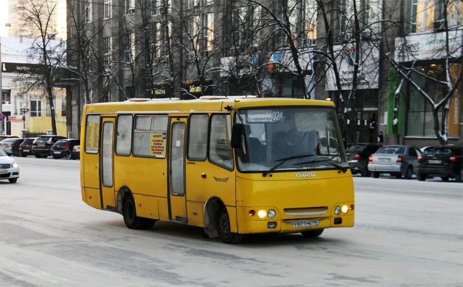 145 120 автобус екатеринбург. Маршрутки Екатеринбург. Автобус Екатеринбург. Екатеринбургский автобус. Екатеринбург общественный транспорт автобус.