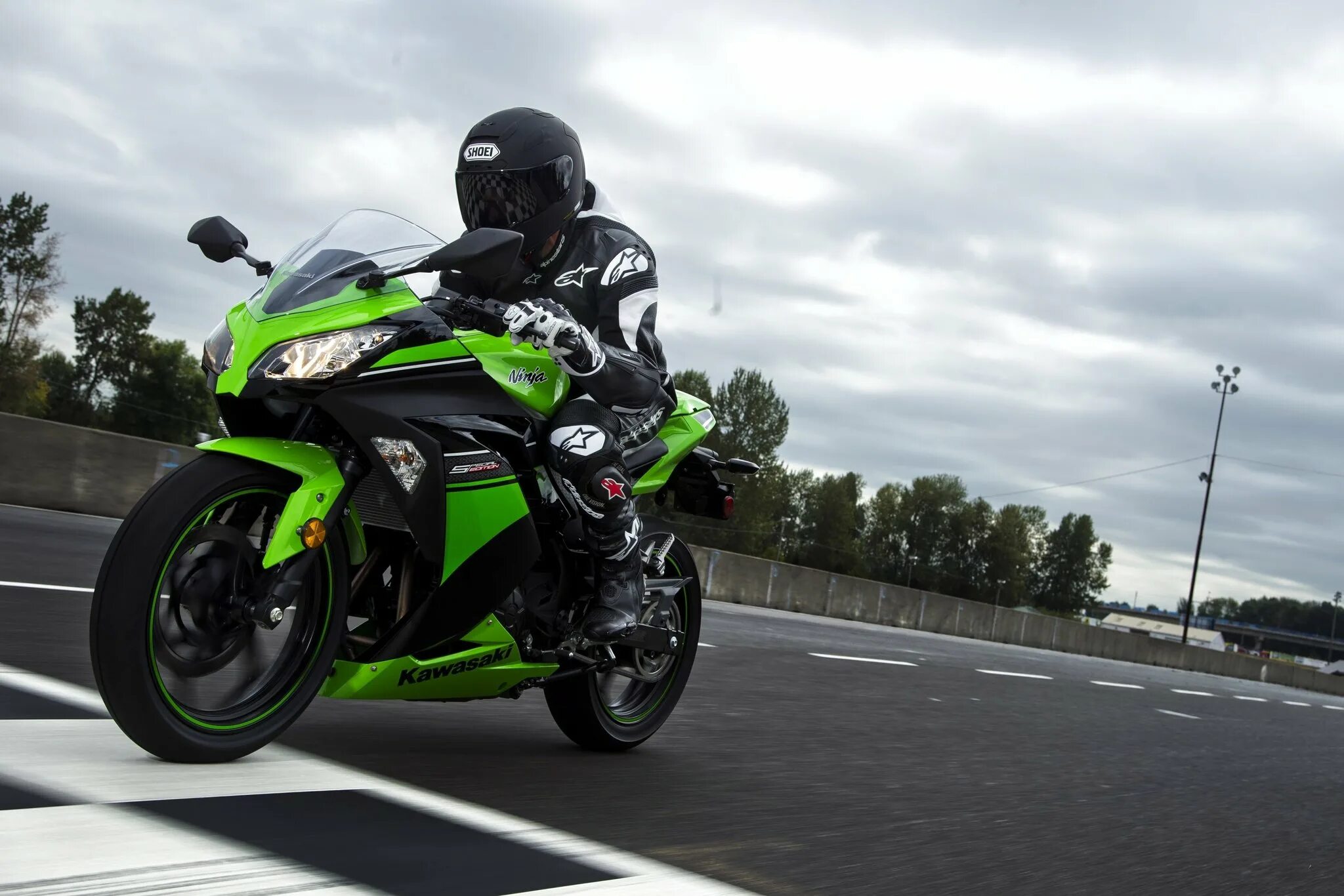 Кавасаки ниндзя макс скорость. Kawasaki ninja h2 se. Кавасаки ниндзя максимальная скорость. Kawasaki ninja h2 sx. Кавасаки ниндзя h2r.