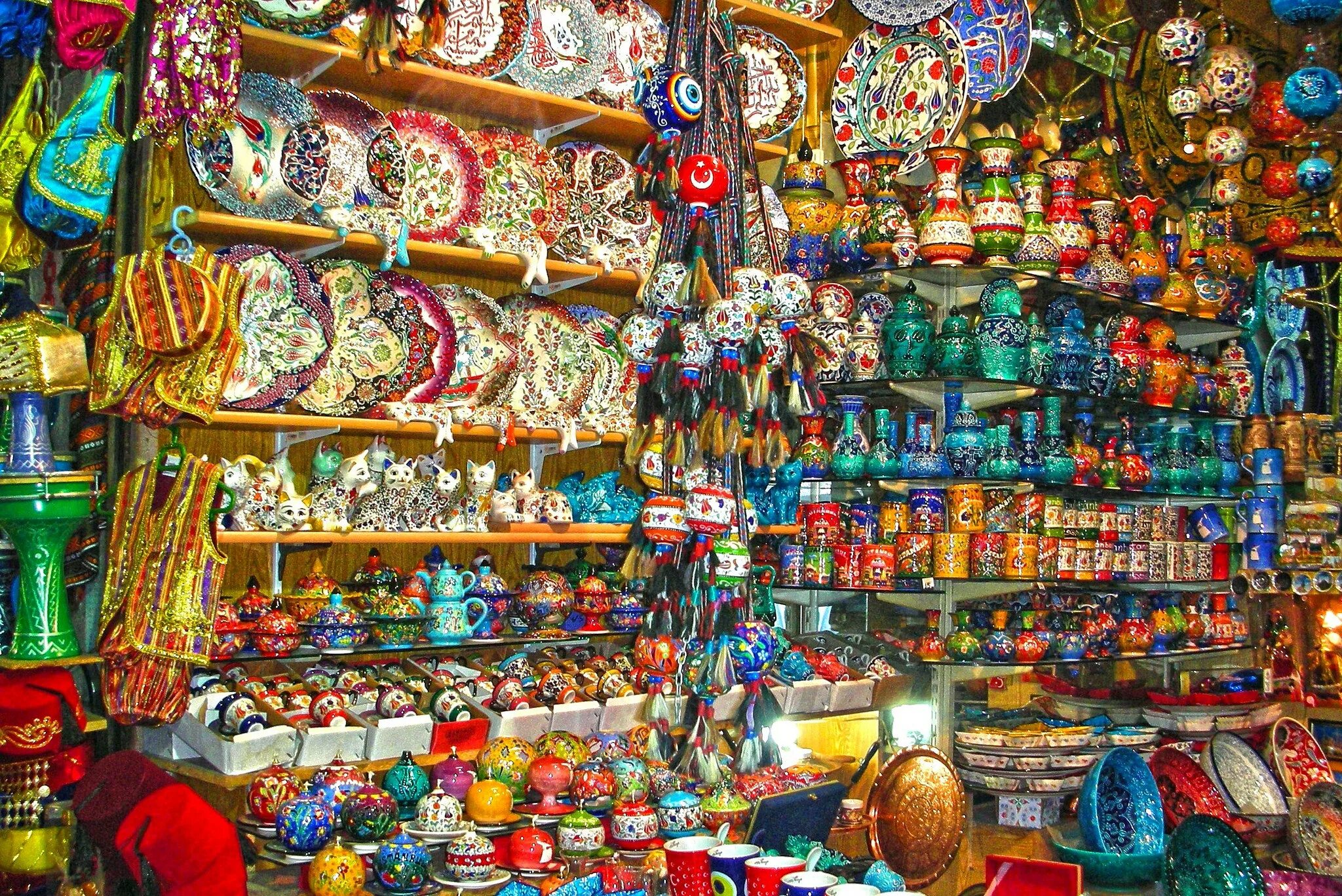 Сувенирный рынок. Сувениры. Сувениры из Ирана. Турецкие сувениры. Турция сувениры рынок.