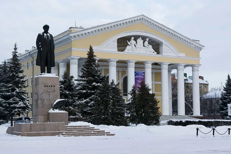 Шкетана йошкар ола купить. Театр Шкетана в Йошкар-Оле. Театр драмы Шкетана Йошкар-Ола. Марийский национальный театр драмы имени м Шкетана Йошкар-Ола. Театр Шкетана Йошкар Ола зимой.