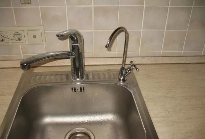 Как поменять кран для питьевой воды Установка смесителя на раковину: крепление крана к мойке, подключить к водопрово