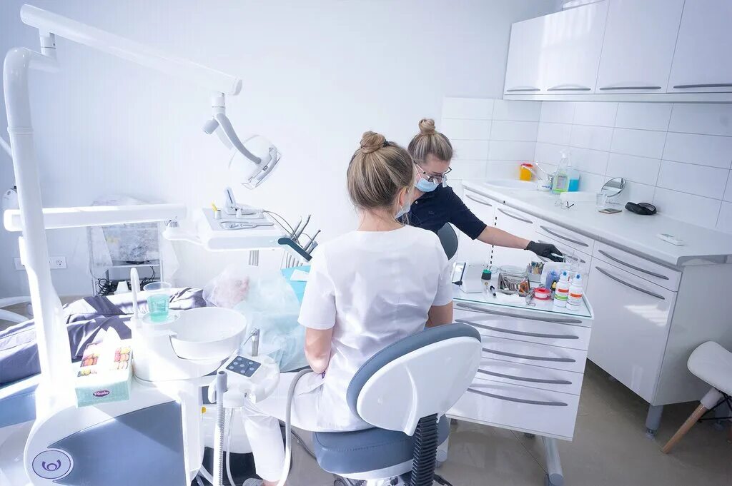 фэмили клиник. фэмили клиник ялта. палитра эндокринолог. элита фэмили омск адрес. медицинский центр ялта.