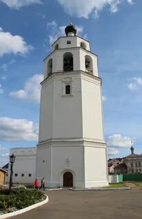 Белая башня монастыря