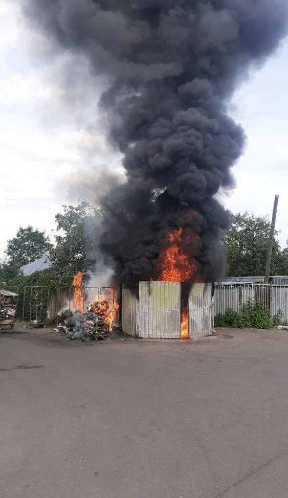 Блонь огонь ул ленина 2 отзывы. Пожар во Фрязино сейчас. Пожар в Переяславской. Пожар Фрязино ул Ленина. Что горит во Фрязино сейчас.