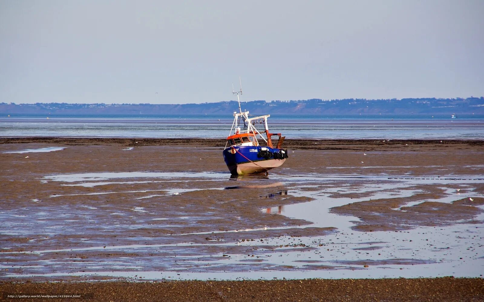 Азовское море отлив. Мель на реке. Корабль на мели. Отлив морской. Залив стый смех