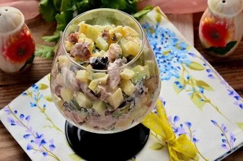 Салат с копченой курицей чернослив огурец