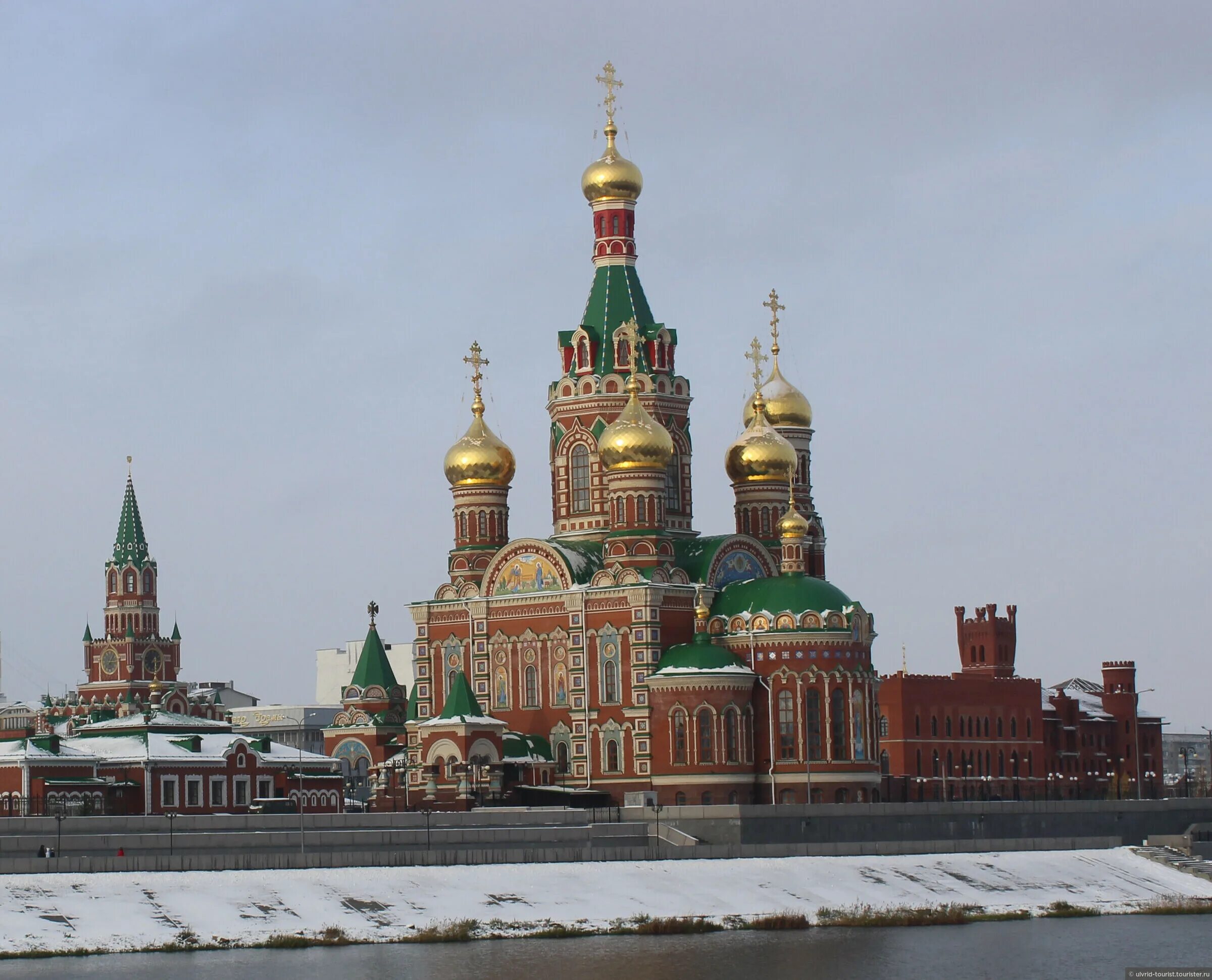 Сколько стоит кремлевская в. Йошкар-Ола Кремль. Кремль в Йошкар Оле. Кремль Йошкар-Ола фото. Йошкар-Ола Кремль набережная адрес.