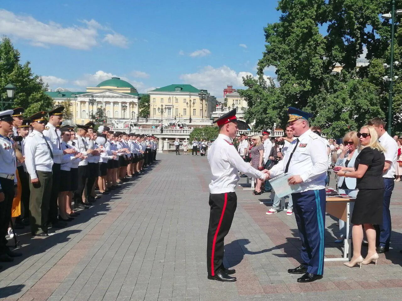 1 кадетский корпус отзывы. Первый Московский кадетский корпус выпускник. Выпускной в Александровском саду. Кадетский корпус в Коптево. Выпускники 104 кадетского корпуса.