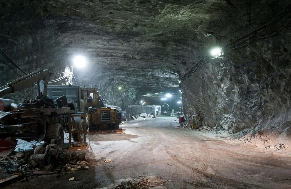 Шахтный способ. Шахтным способом. Ухта шахта ярега. Шахтным способом. Шахта ерунаковская 8.