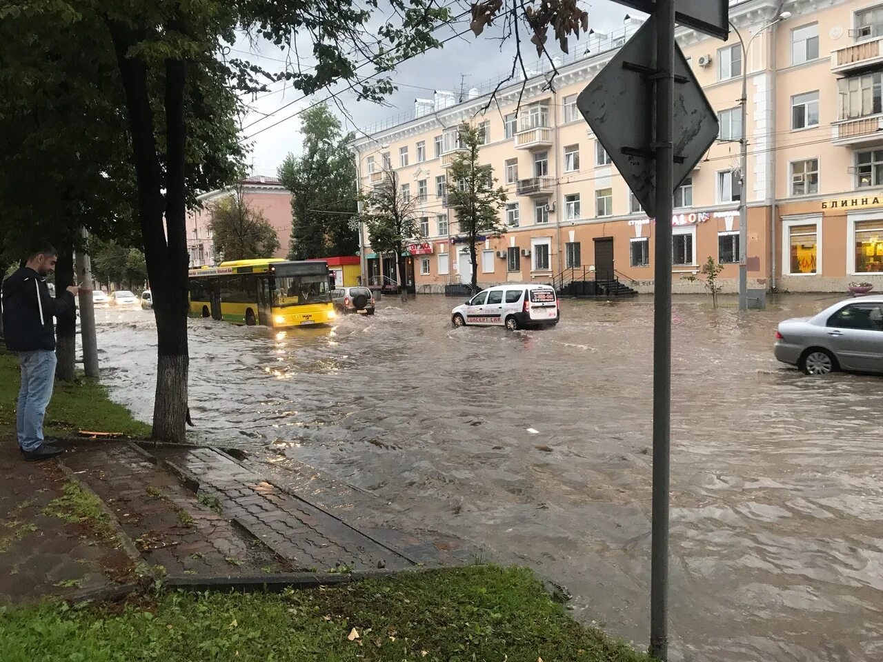 Пермь затопило Ленина. Потоп в Перми. Ливень в Перми. Пермь потоп 2021.