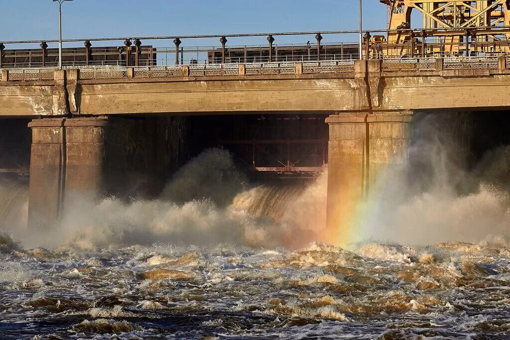 Лучшие сброс. Братская гэс сброс воды 2021. Гэс ночью красноярск. Хуанхэ плотина. Братская гэс в братске.