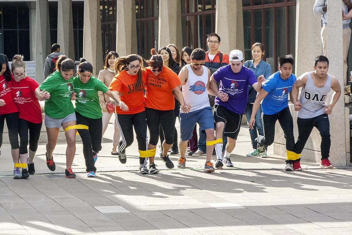 Three legged Race. Эстафета. Эстафеты на пляже. Урбан эстафета летние.