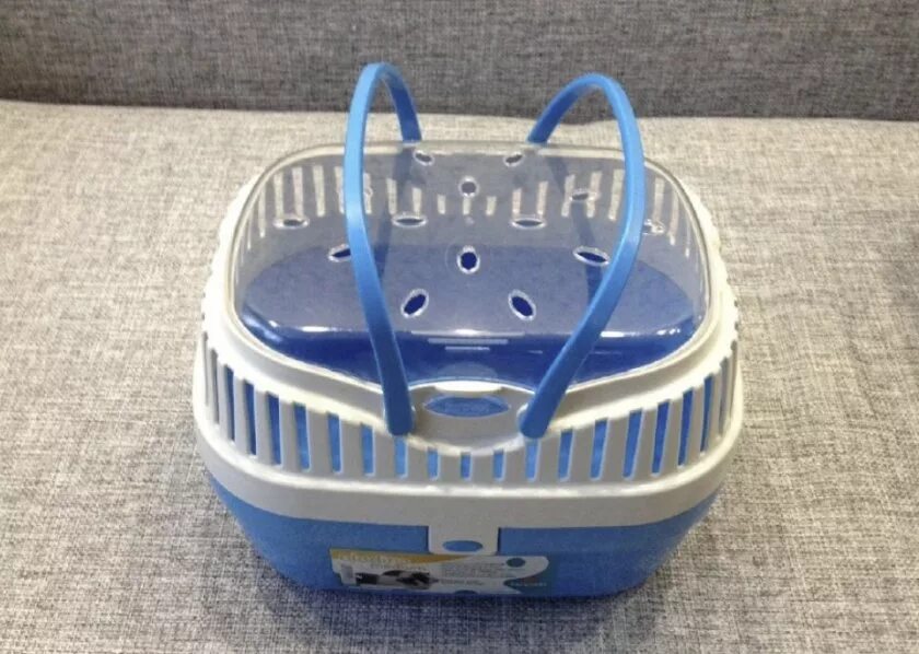Pet carrier 5 переноска. Пластмассовая переноска для шиншилл. Перевозка для шиншилл. Переноски для грызунов. Переноска для шиншилл.