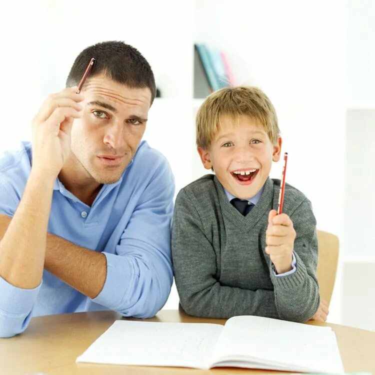 His father a teacher. Родители и школьники. Родители и дети. Родители и дети школьники. Взрослый ученик.