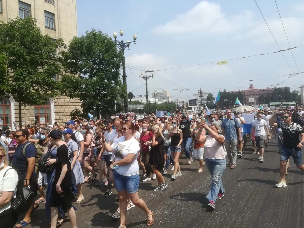 Новости хабаровска последние свежие. Демонстрации в Хабаровске. Демонстрации в Хабаровске в поддержку. Хабаровск много много людей. Хабаровск новости сейчас.