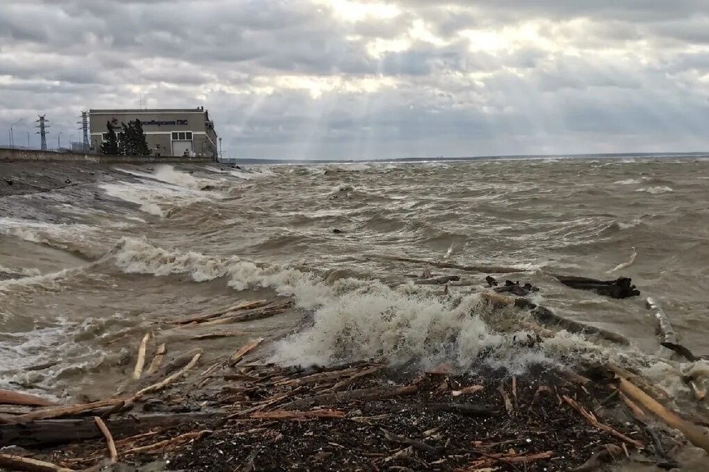 Впр ночь безлунна успокоившиеся после шторма. Обское море Новосибирск шторм. Шторм на Обском море. Обское море ОБЬГЭС. Обское море 2022.