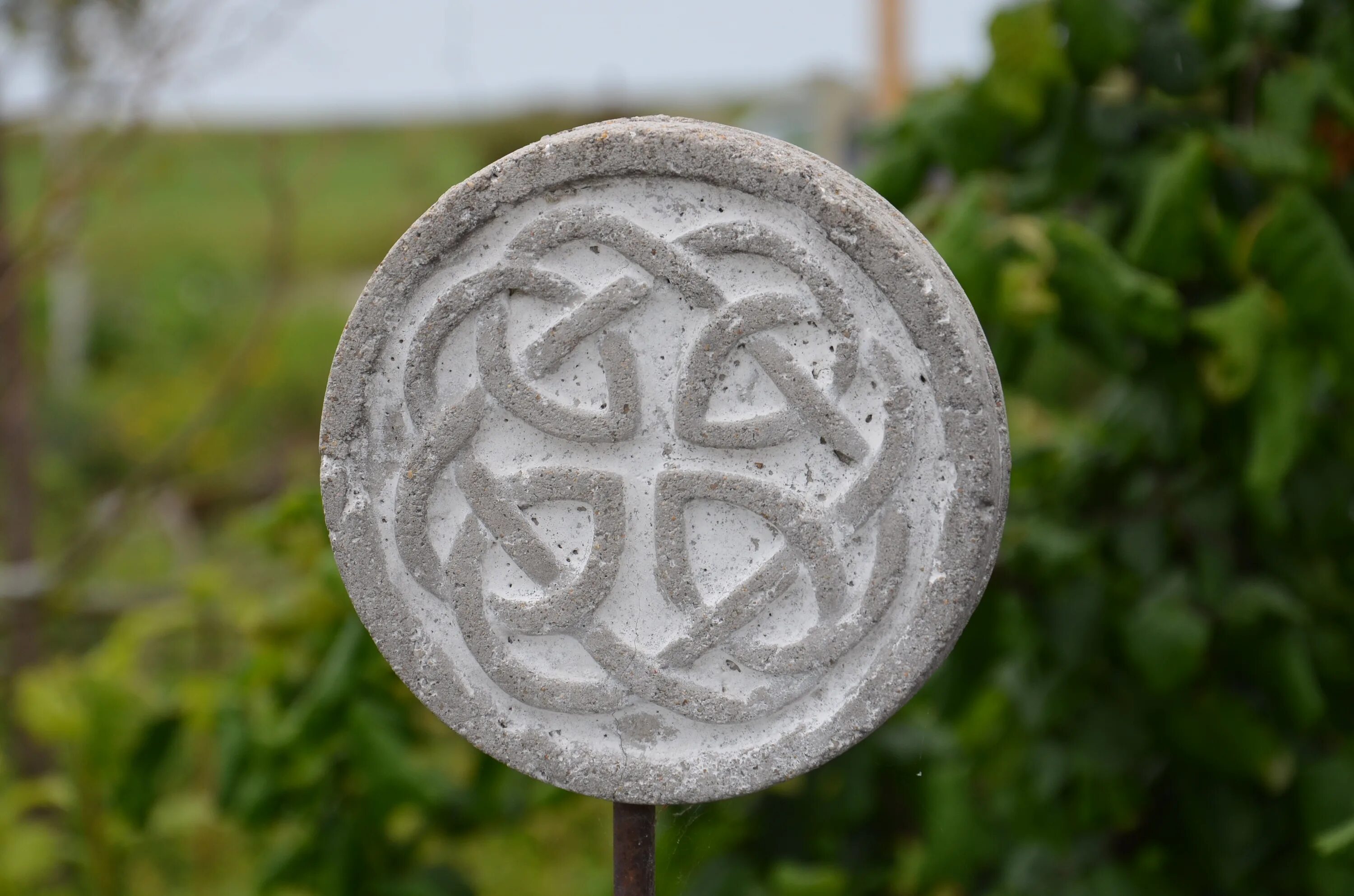 Знак stone. Солярные знаки на камнях. Солярный символ в Камне. Древние символы на камнях. Каменный знак.