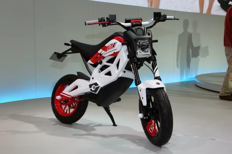 Электромотоцикл можно без прав. Suzuki EXTRIGGER. Электромотоцикл Сузуки. Electric Bike Suzuki. Электро мотоцикл Honda MSX Elektro.