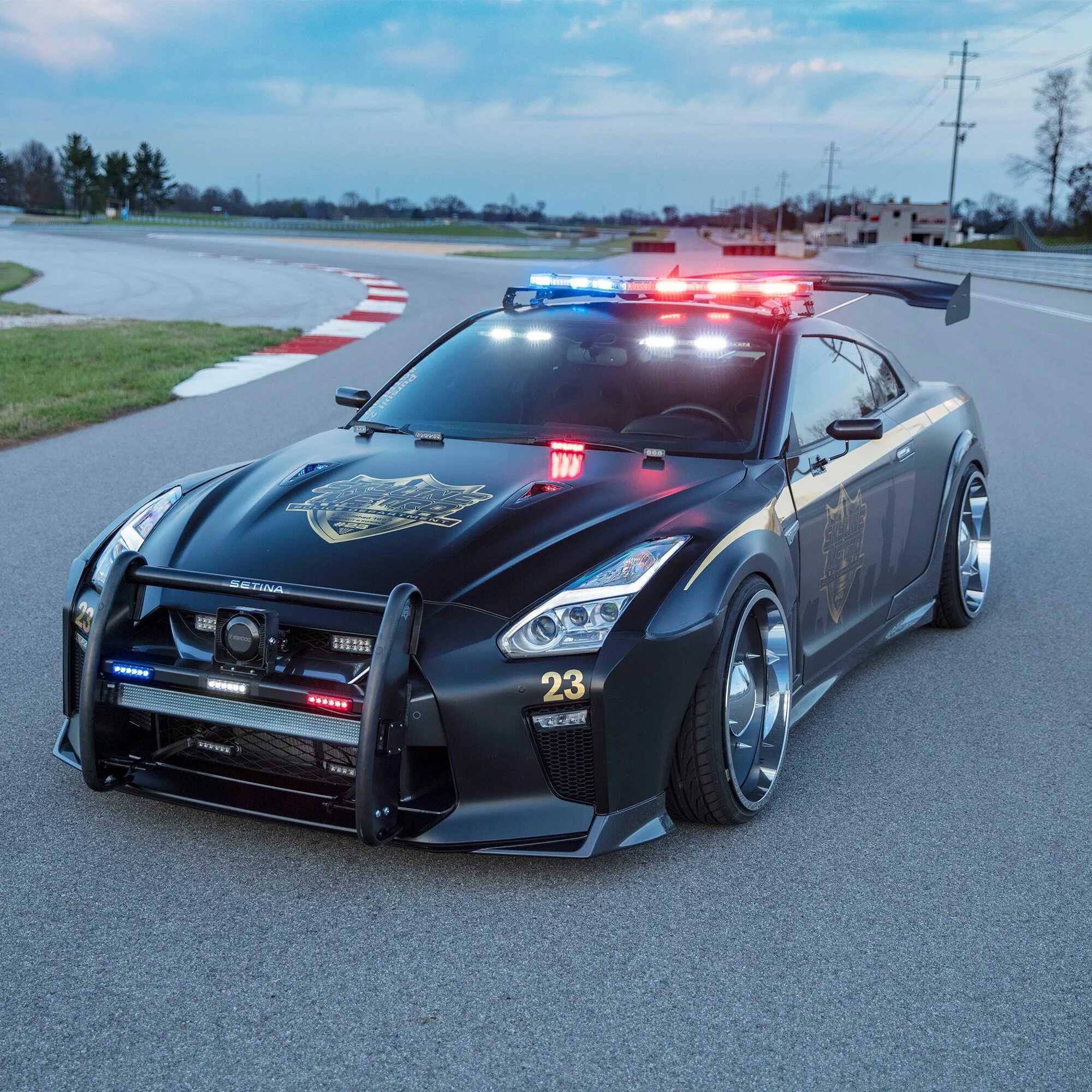 Какая машина жесткая. Nissan GTR Copzilla. Nissan r35 Police. Nissan GTR r35 Police. Ниссан ГТР 35 ГТР полиция Япония.
