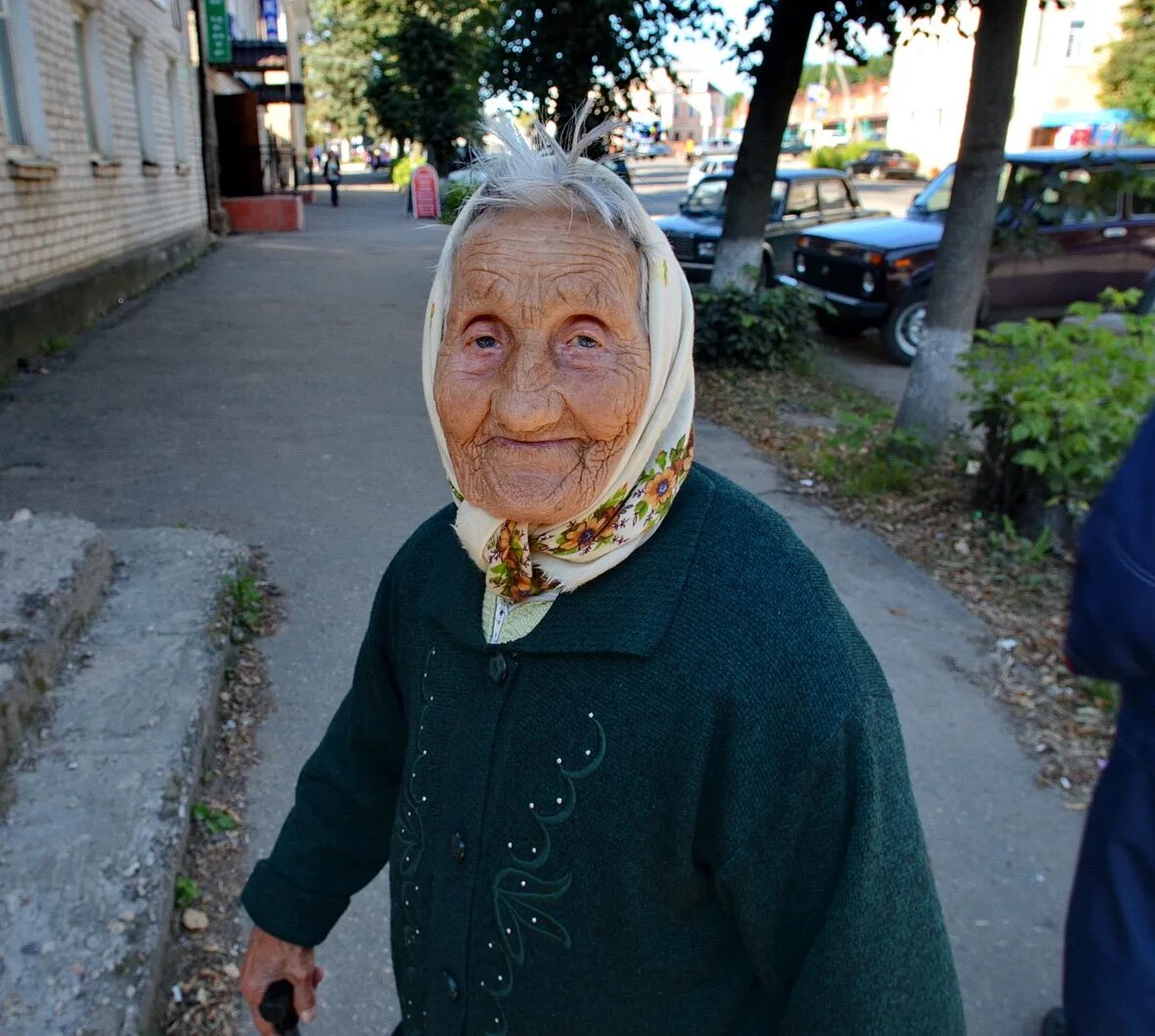 Хочу старых бабушек. Низкая бабушка. Фото бабушки.
