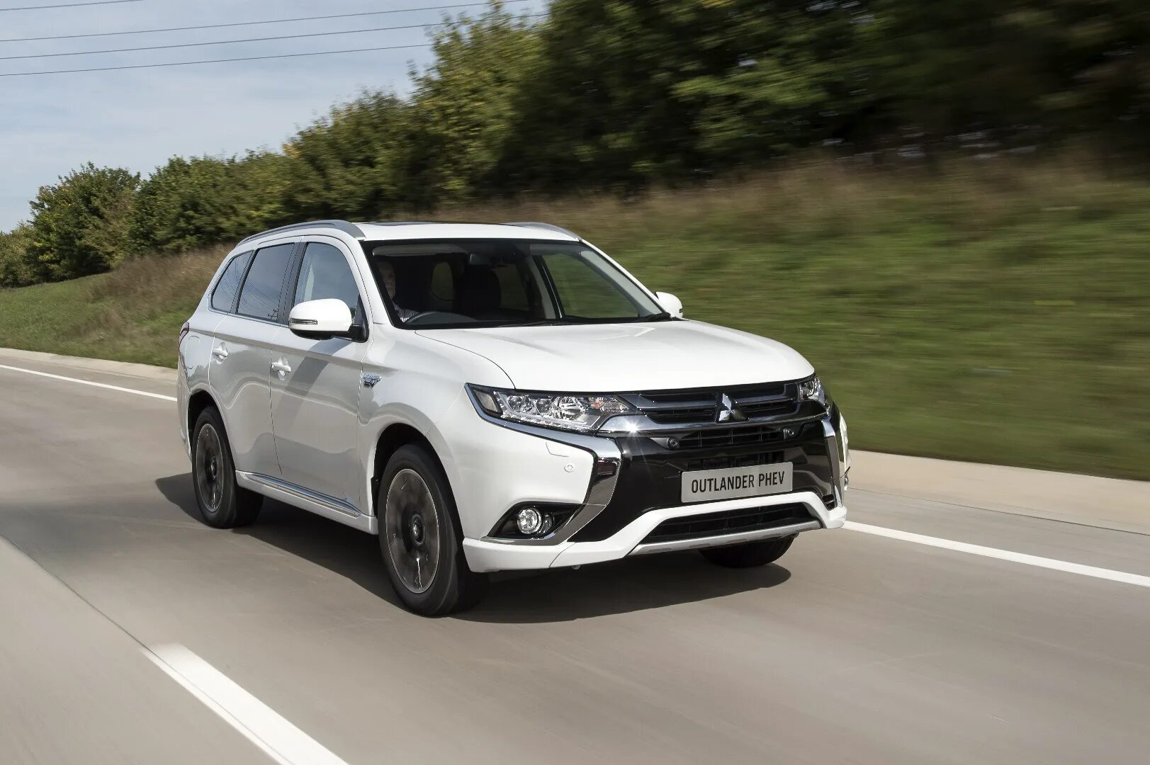 Mitsubishi гибрид. Митсубиси Аутлендер PHEV. Mitsubishi Outlander PHEV. Mitsubishi Outlander Hybrid PHEV. Mitsubishi Outlander Hybrid 2017.