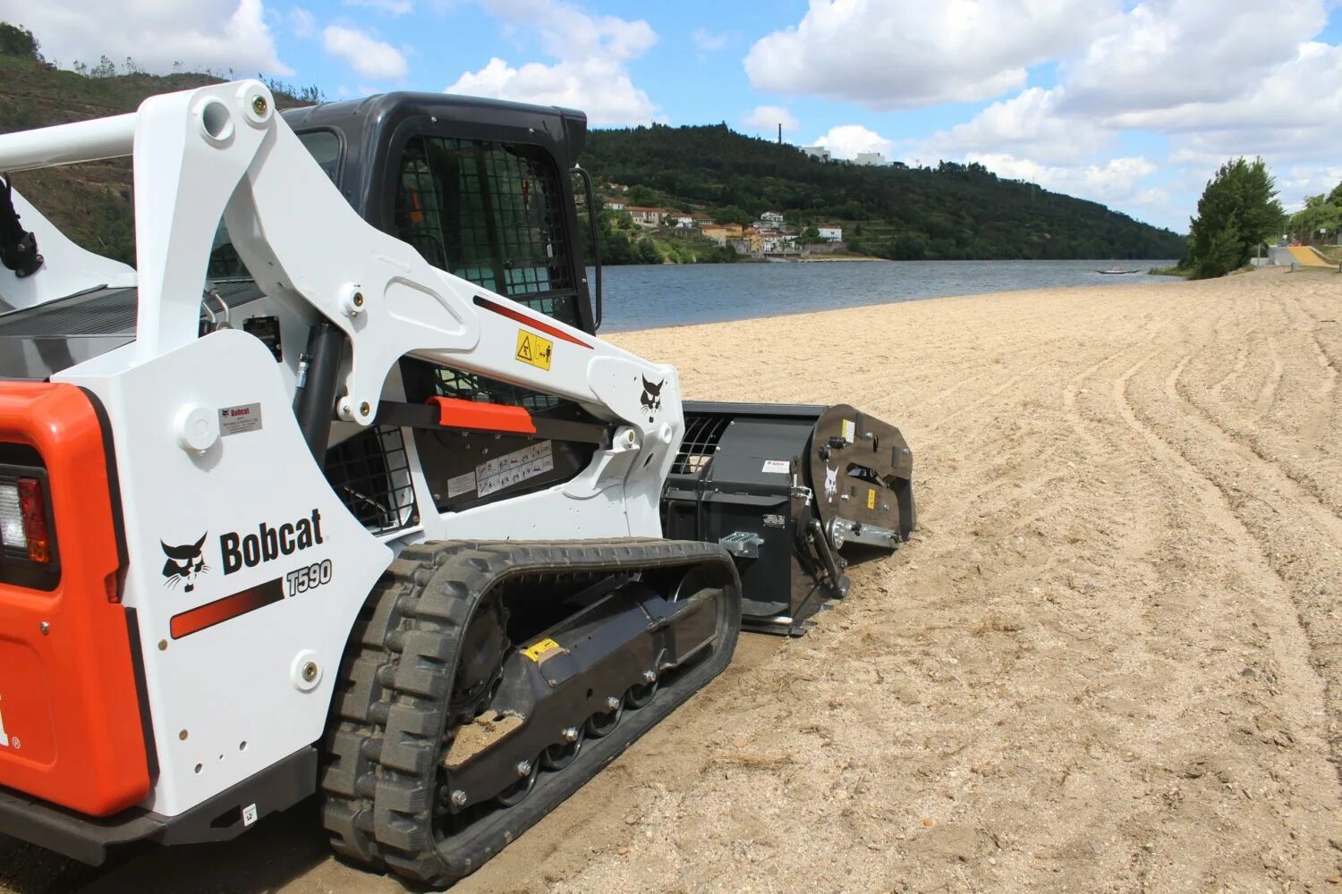 Бобкэт видео. Бобкэт 300. бобкэт t650. bobcat t590. bobcat attachments.