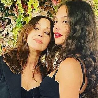 Жалаңаш Рианнаның видеосы