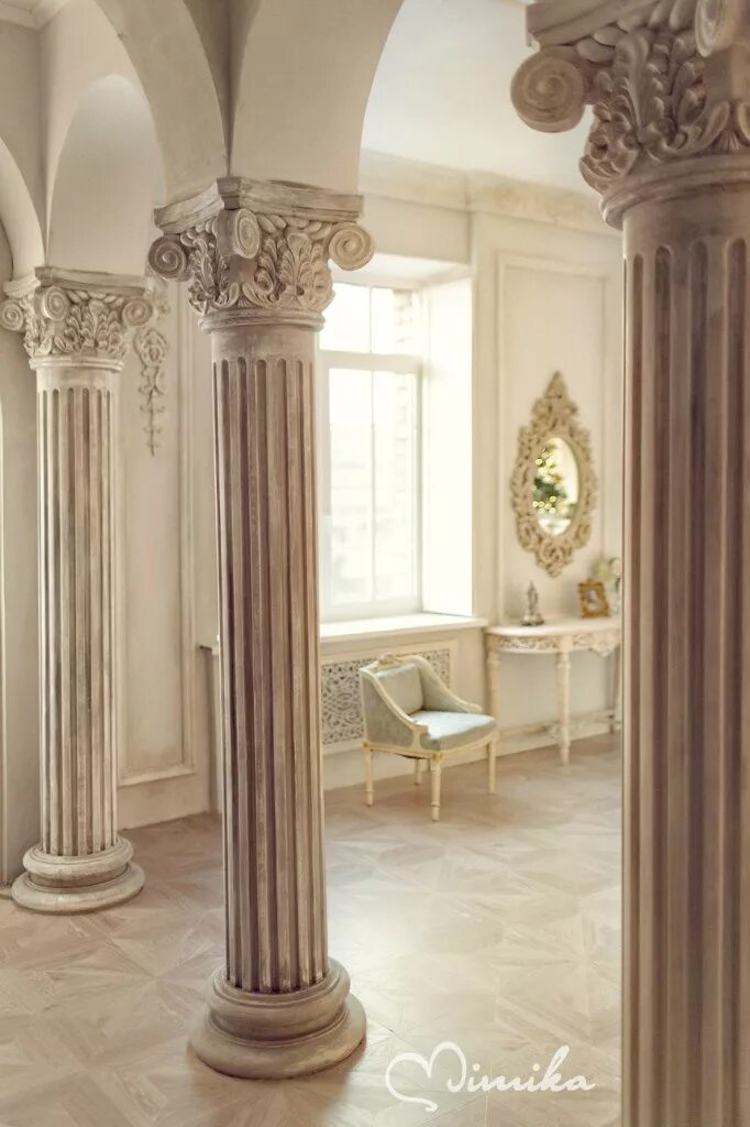 романский стиль в архитектуре колонны. декор колонны в интерьере. балюстрада готика. отделка колонн. 17.