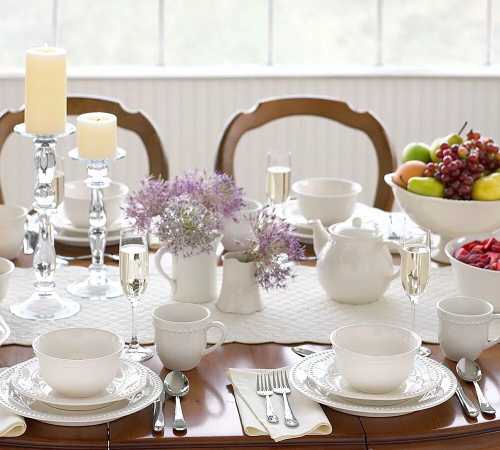 Организовать чаепитие. Чайный стол. Сервировка стола. Красивая посуда на столе. Сервировка стола для чаепития.