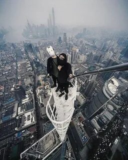 Стою над высотой