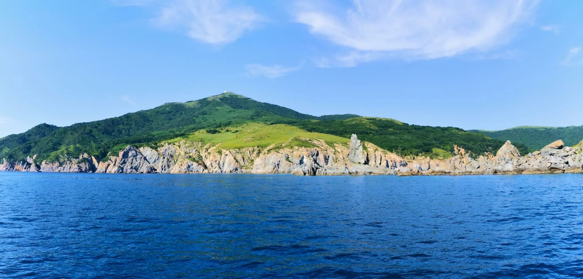 Береговое хасанский район. Бухта галечная Приморский край. Японское море Андреевка скалы. Андреевка Дальний Восток. Приморский край Андреевка японское море.