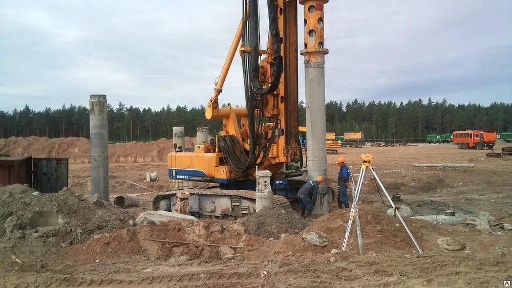 Буровая скважина 4. Bauer bg28. Bauer bg 28 буронабивные сваи забивка. Бурение скважин под сваи д200. Буронабивные сваи (бнс).