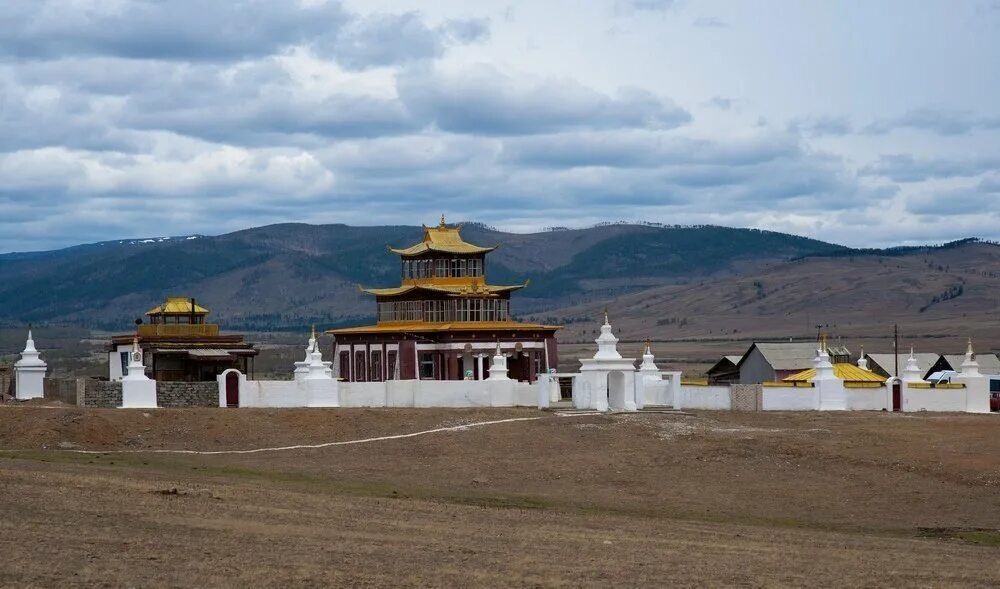 Село в бурятии. Село Ацагат Степной Кочевник. Село Нарын-Ацагат дацан. Село Нарын Ацагат. Дацан Улан Удэ Юрты.