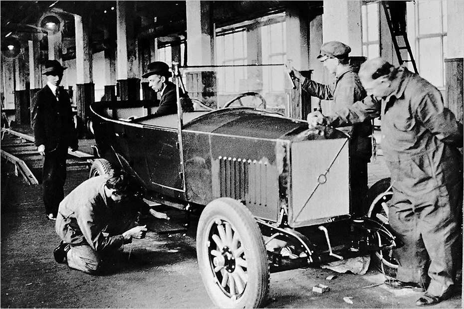 Первая компания автомобилей. Volvo ov4 1927. Вольво 1927 первый автомобиль. 14 Апреля 1927 года в Швеции выпущен первый автомобиль Вольво. Volvo Jakob ov4.