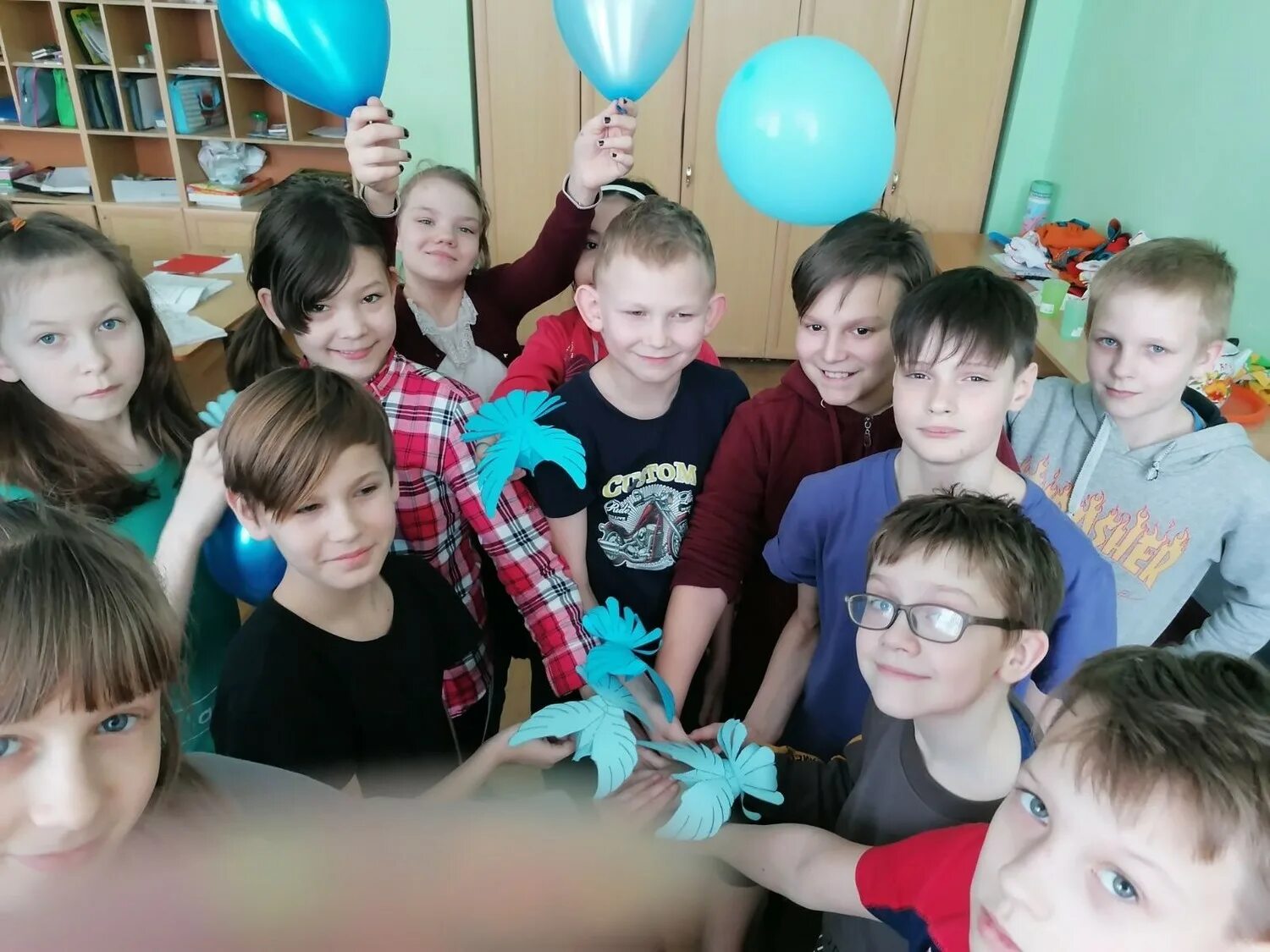 синий шарик аутизм. 2 апреля акция зажги синим. акция зажги синим. акция зажги синим. зажги синим акция аутизм.