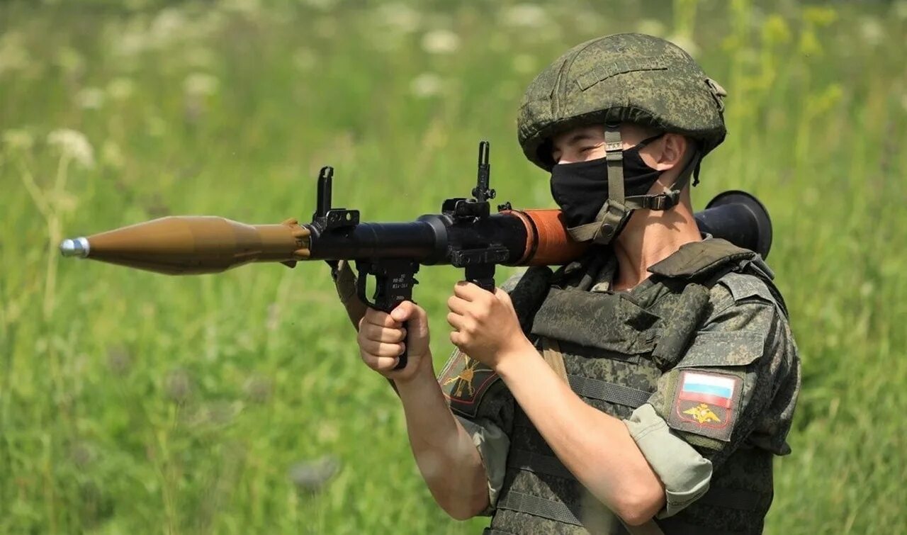 Военные гранатометы. Гранатомёт РПГ-7. РПГ 7 В Российской армии. Гранатометчик РФ РПГ 7. РПГ 7 стрельба.