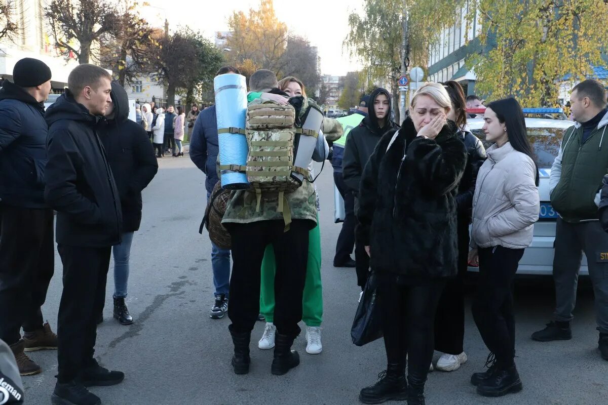 Движение жен мобилизованных. Проводы солдат в Чувашии. Проводы мобилизованных из Батырево. Проводы ЧЭСК. Жены мобилизованных.