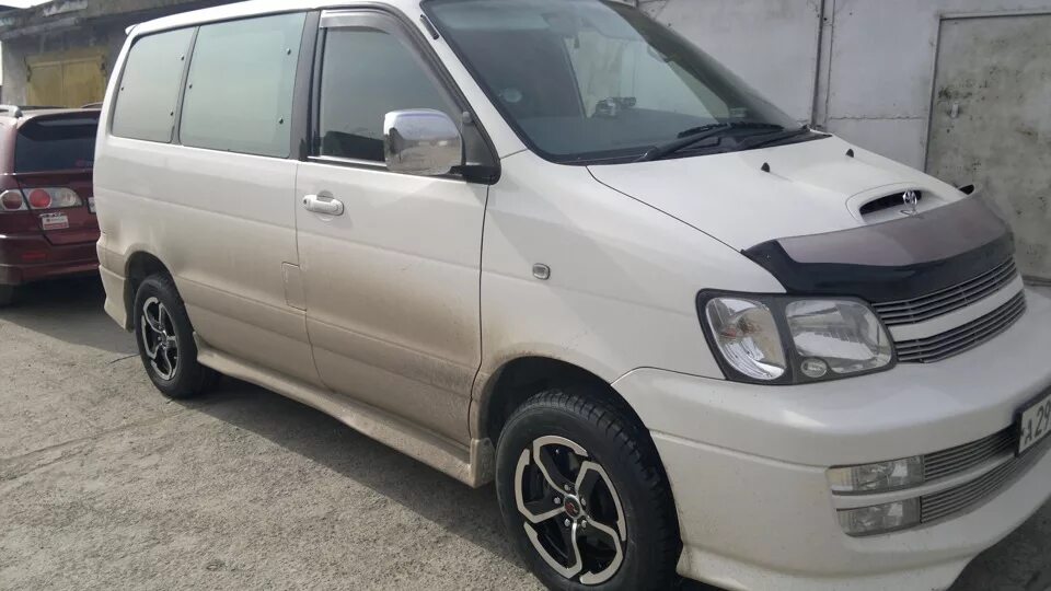 Тойота таун айс приморский край. Toyota Lite Ace Noah. Toyota Lite Ace Noah Diesel. Тойота Таун айс 2000 задний привод. Колеса для Toyota Lite Ace Noah 1994.