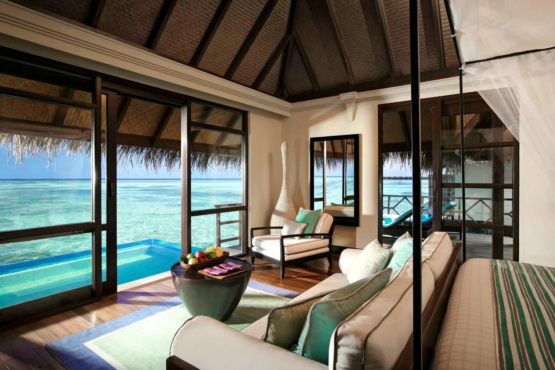 Hotel royal - evian resort. Jumeirah vittaveli maldives 5*. Мальдивы: hideway beach resort & spa. Терраса бали бунгало. W retreat & spa) 5*.
