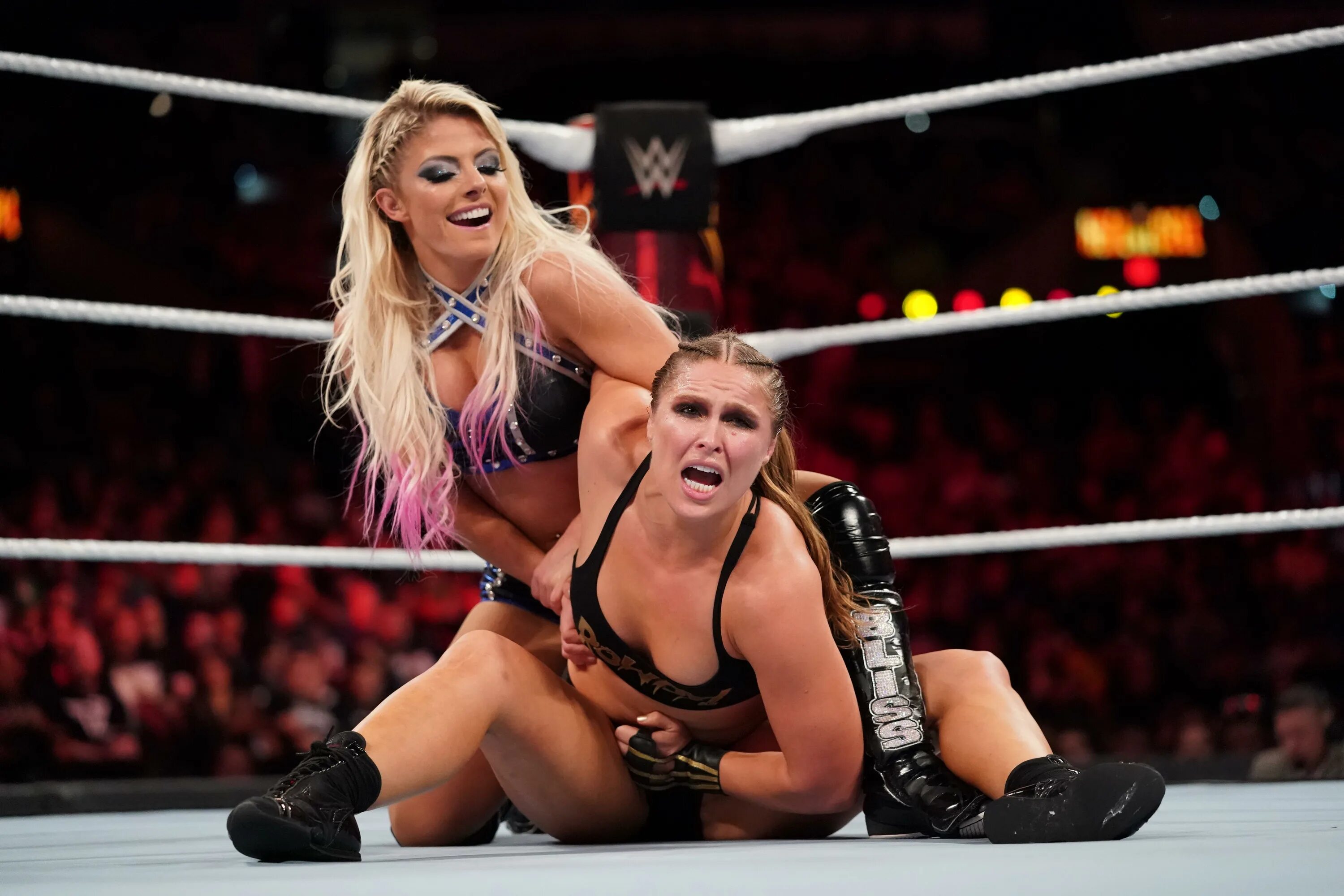 Ронда Роузи реслинг. Алекса Блисс реслинг. Alexa Bliss & Ronda Rousey. WWE девушки Ронда Роузи.