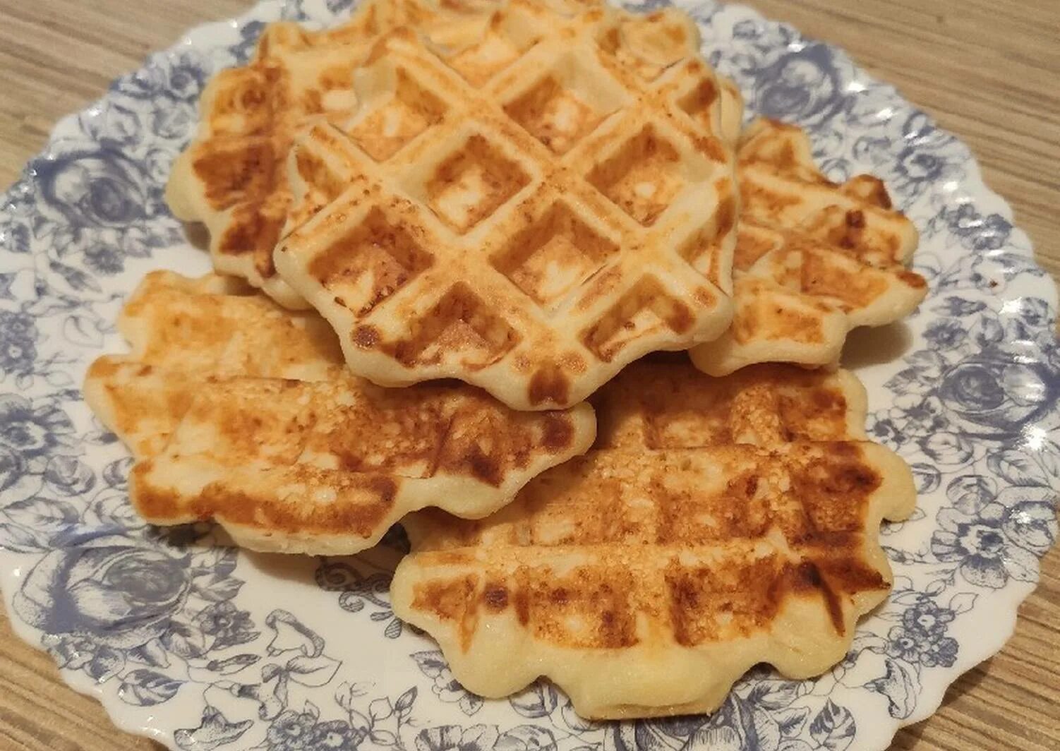 вафли с творогом в вафельнице. творожные вафли в электровафельнице. венские вафли с творогом. творожные оладьи в вафельнице. пп вафли в вафельнице с творогом.