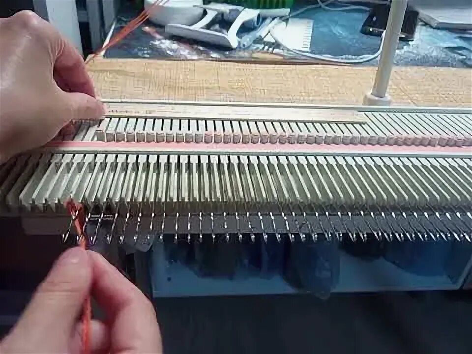 Петли на вязальной машине на резинке. Набор петель на вязальной машине сильвер sk315. Колок в вязальной машине. Вязание на вязальной машине северянка. Узоры для вязальной машины рута 85.