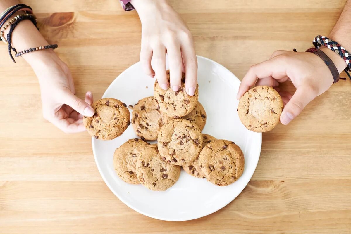 Eating cookies